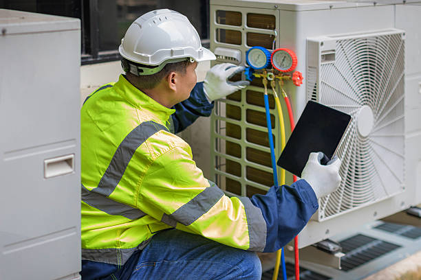 Professional Hvac technician working in Channelview, TX